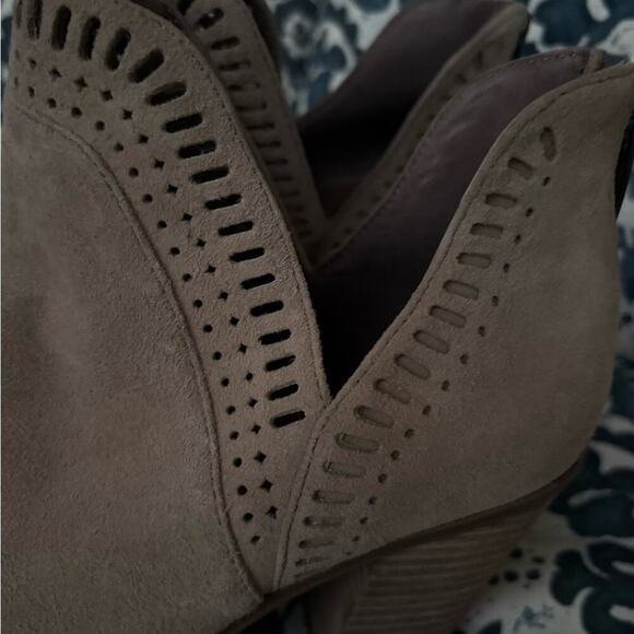 Vince Camuto Suede Women's size 8 Split Shaft Ankle Boots​​ - Picture 5 of 9